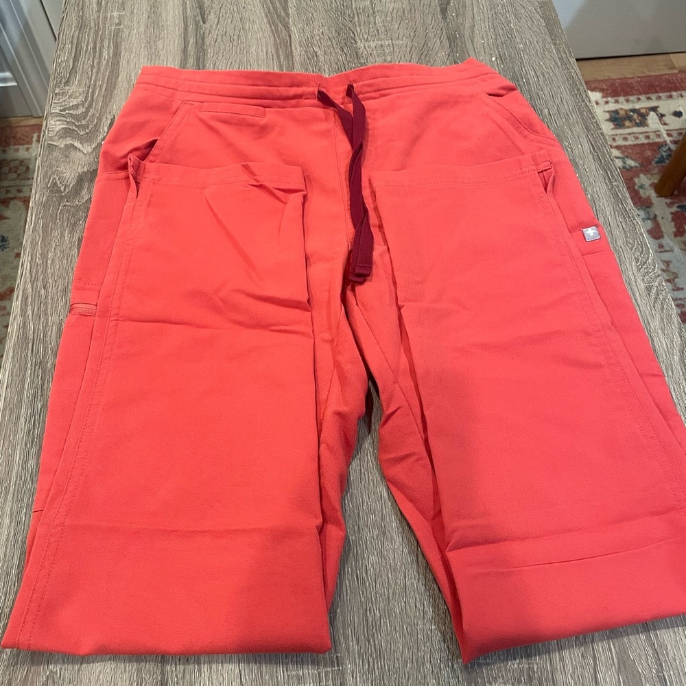 Clay Figs Scrubs Set